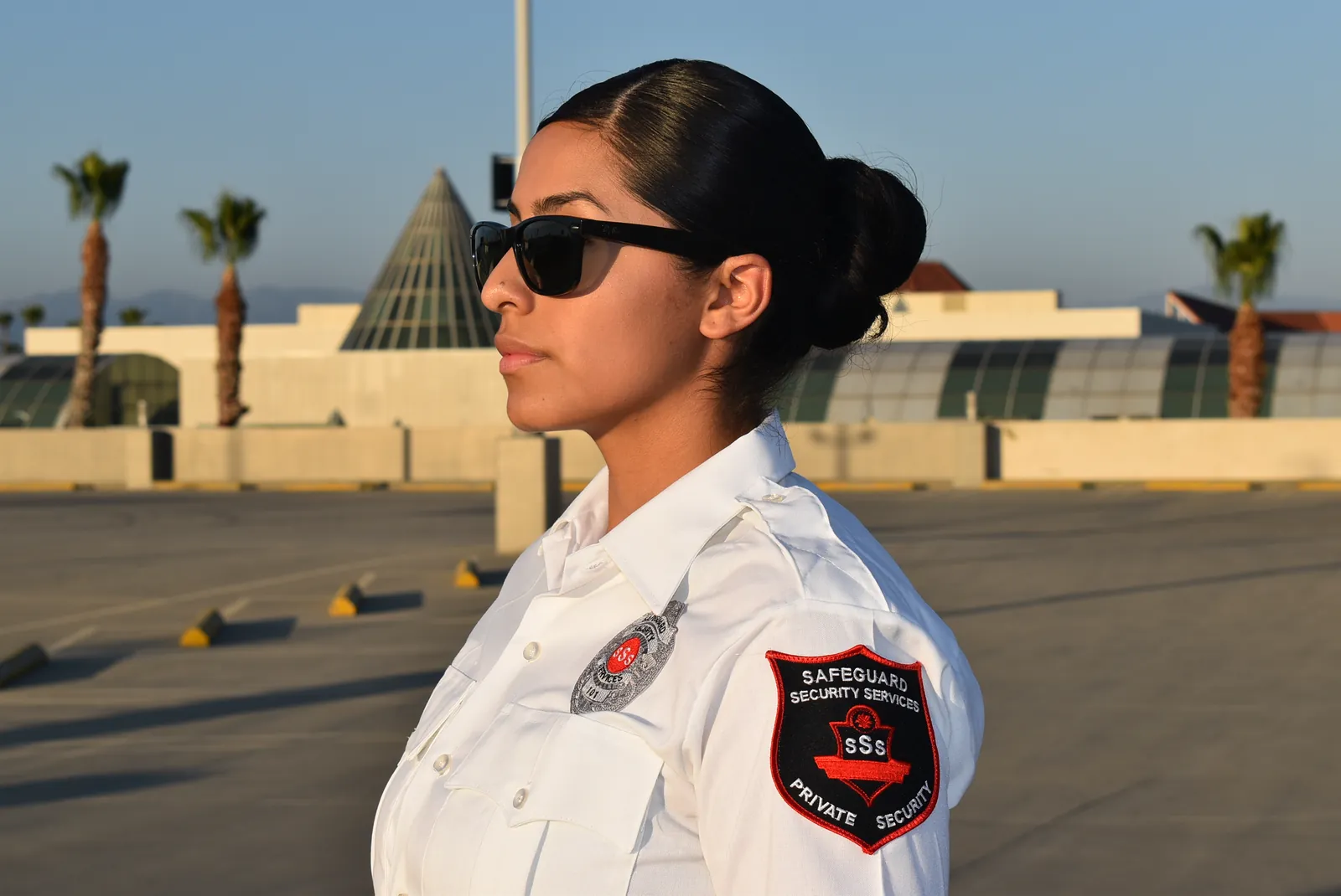 Unarmed officer delivering security guard services in Glendale