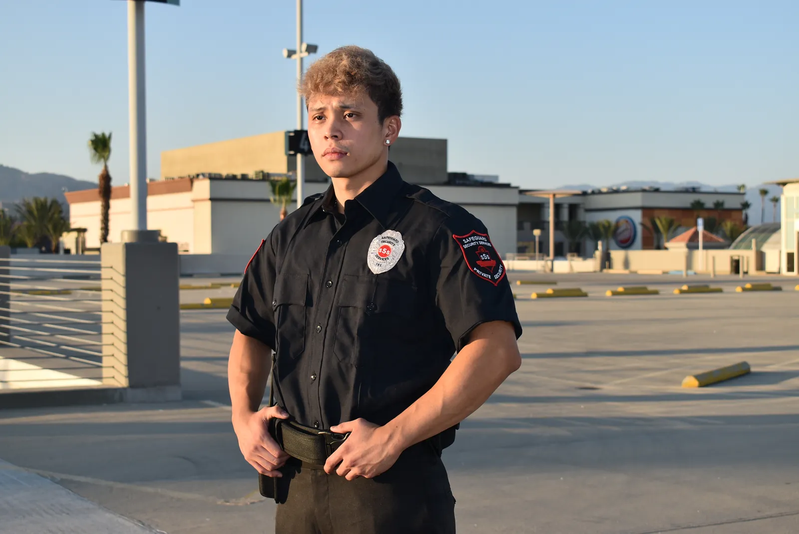 Armed officer providing security guard services in Glendale