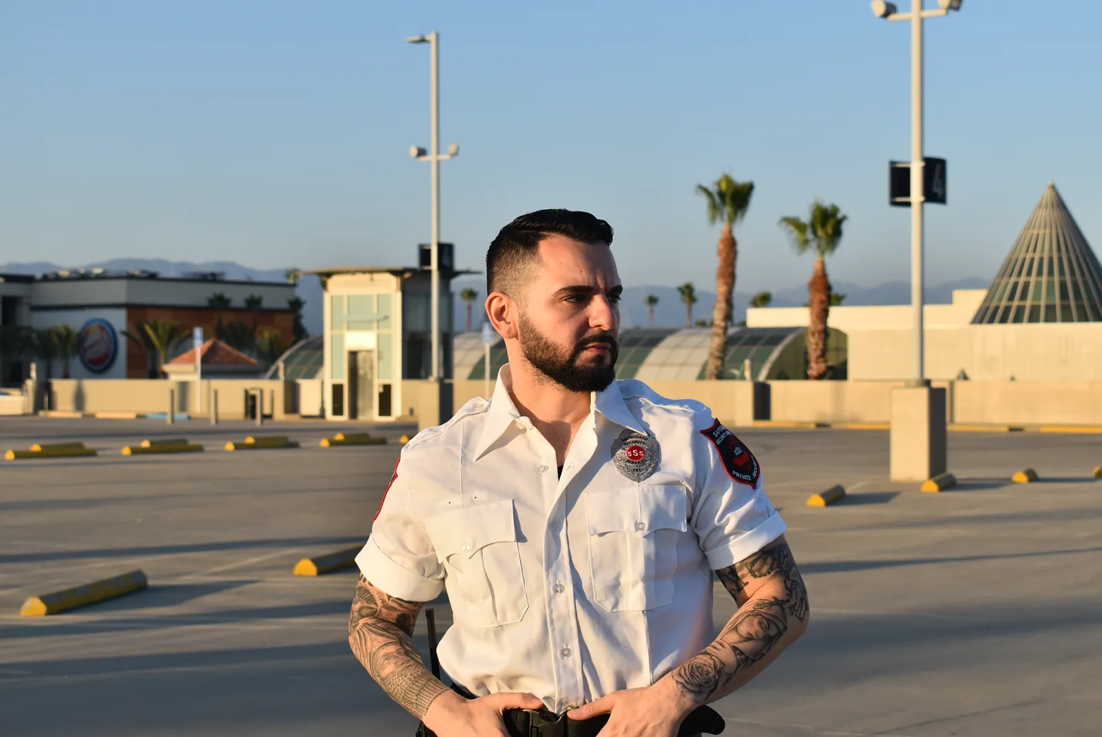 Unarmed officer delivering security guard services in Santa Clarita
